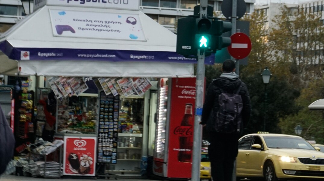 Ληστεία στην Αλεξάνδρας: Παραδόθηκε στη ΓΑΔΑ ένας 24χρονος - Τι αναφέρουν οι πρώτες πληροφορίες