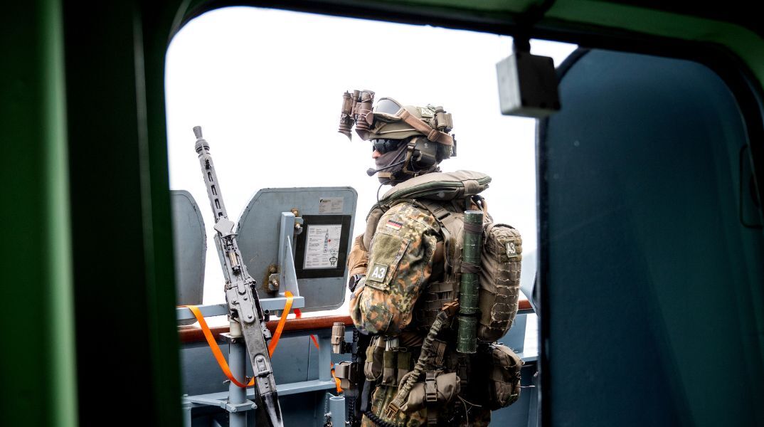 Γερμανικές ναυτικές μονάδες αναπτύσσονται στη Μεσόγειο, προετοιμάζοντας τη συμμετοχή της χώρας σε πολυεθνή αποστολή για την ασφάλεια στα Στενά του Ορμούζ.