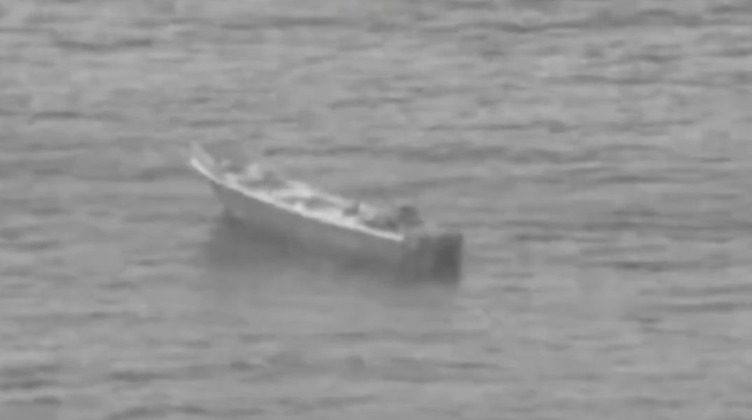 ΗΠΑ: Δύο νεκροί σε επιχείρηση του στρατού κατά «ναρκοπλοίων» στον Ειρηνικό - Πληθαίνουν οι καταγγελίες για παραβίαση διεθνούς δικαίου από την κυβέρνηση Τραμπ.