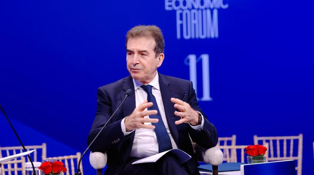 Μιχάλης Χρυσοχοΐδης από το Οικονομικό Φόρουμ των Δελφών: 100-120 καταγγελίες ενδοοικογενειακής βίας την ημέρα, 19.500 υποθέσεις στη Δικαιοσύνη το 2025.