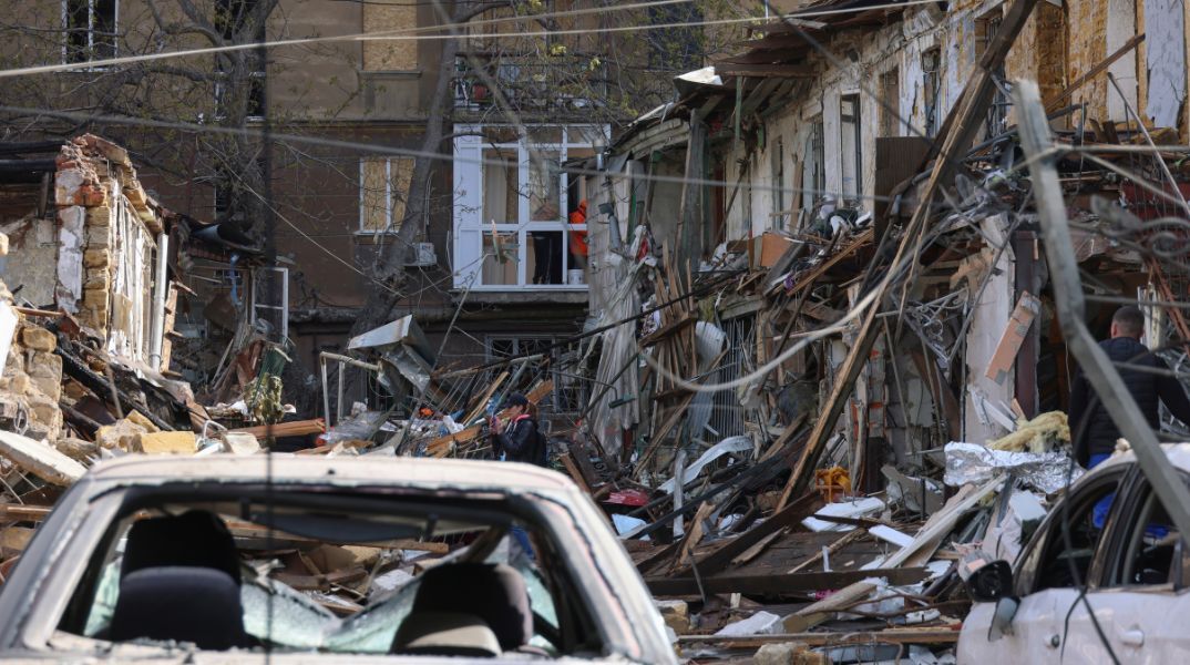 Ουκρανία: Τέσσερις νεκροί και δεκάδες τραυματίες από μεγάλη νυχτερινή ρωσική επίθεση με drones και πυραύλους - Ζημιές και στη Ρουμανία από θραύσματα