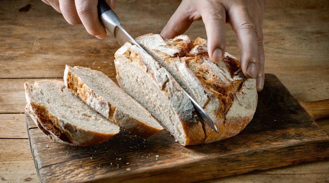 Νέα έρευνα αποκαλύπτει ότι το ψωμί αυξάνει το βάρος και το λίπος μειώνοντας τις καύσεις, ακόμα και όταν οι θερμίδες παραμένουν σταθερές