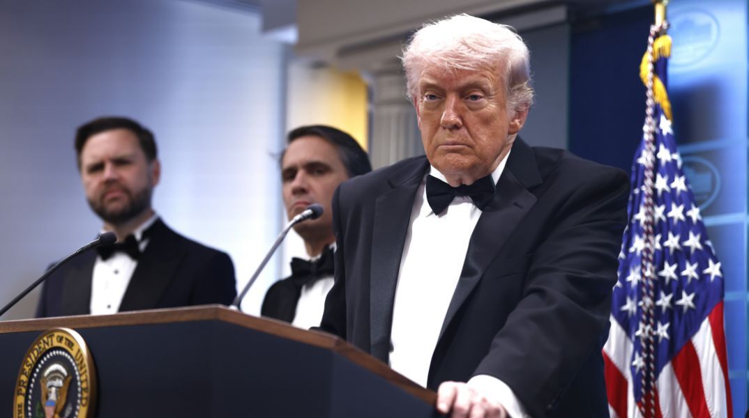 ΗΠΑ: Ο Ντόναλντ Τραμπ τονίζει ότι οι πυροβολισμοί στη δεξίωση δεν αλλάζουν τη στάση του για τον πόλεμο με το Ιράν - Ο δράστης συνελήφθη 