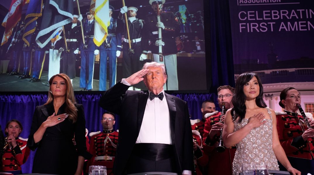 Παγκόσμιοι ηγέτες καταδικάζουν τους πυροβολισμούς στο δείπνο ανταποκριτών του Λευκού Οίκου - Ο Ντόναλντ Τραμπ και οι παρευρισκόμενοι είναι ασφαλείς