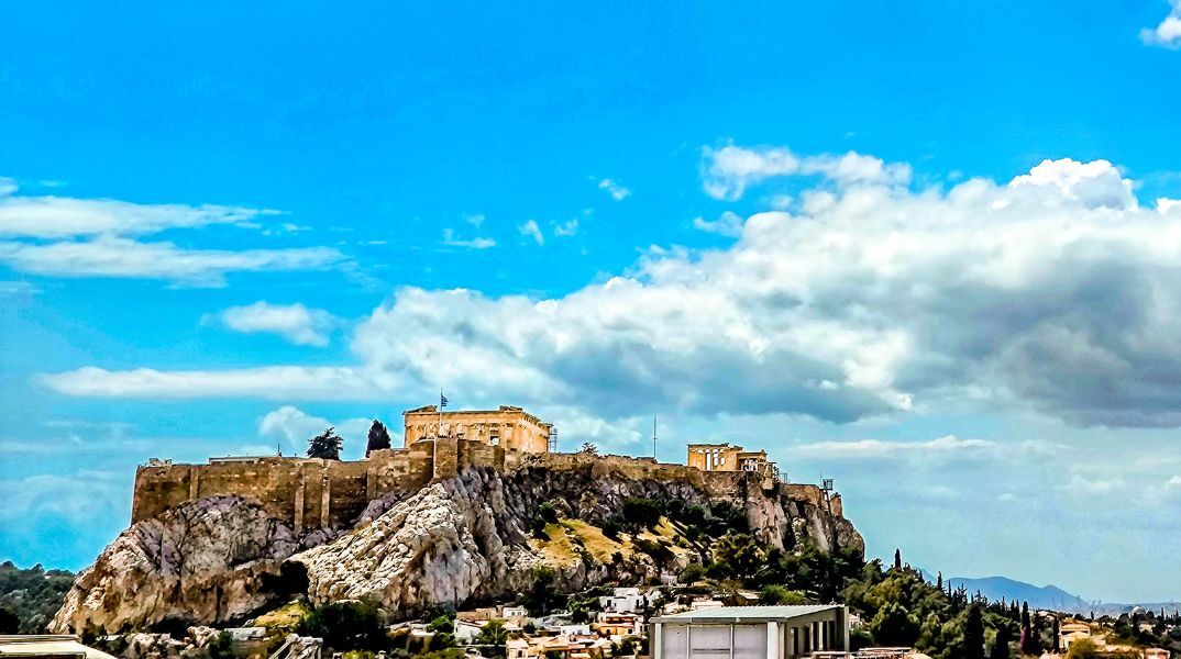 Ανοιξιάτικος καιρός σήμερα με θερμοκρασίες έως 27°C - Προβλέπονται τοπικές βροχές στα ορεινά ηπειρωτικά και άνεμοι έως 7 μποφόρ στα ανατολικά πελάγη.