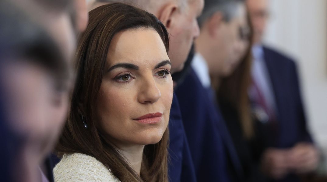 Η Όλγα Κεφαλογιάννη επικρίνει τις δηλώσεις του Χάρη Δούκα για τον υπερτουρισμό - Κατηγορεί τον δήμαρχο Αθηναίων για «κατασκευασμένες εικόνες κρίσης»