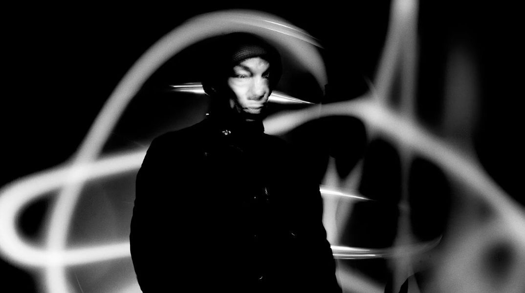 Ακούστε το νέο single του Tricky και μάθετε τα πάντα για την επιστροφή του με το άλμπουμ Different When It’s Silent που κυκλοφορεί στις 17 Ιουλίου