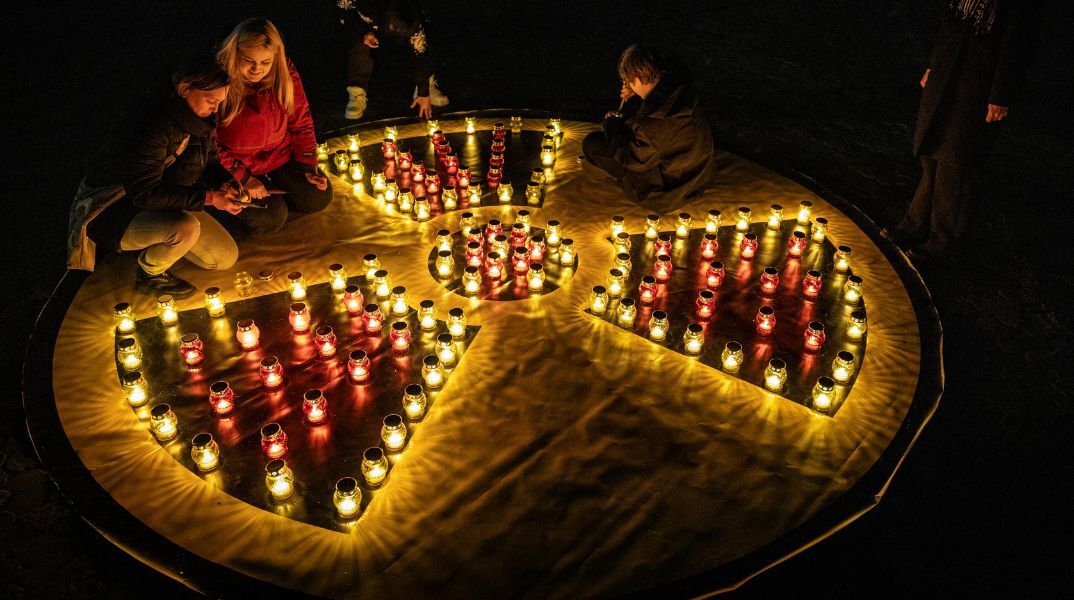 Μαρτυρία νοσηλεύτριας για το Τσερνόμπιλ περιγράφει το «πορφυρό» πρόσωπο των θυμάτων, ένα σημάδι μαζικής κυτταρικής καταστροφής από τη φονική ραδιενέργεια.