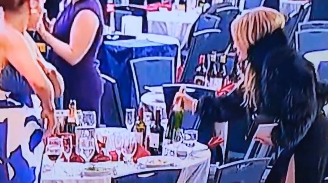 Γυναίκα άρπαζε μπουκάλια κρασιού μετά τους πυροβολισμούς στο δείπνο των ανταποκριτών του Λευκού Οίκου