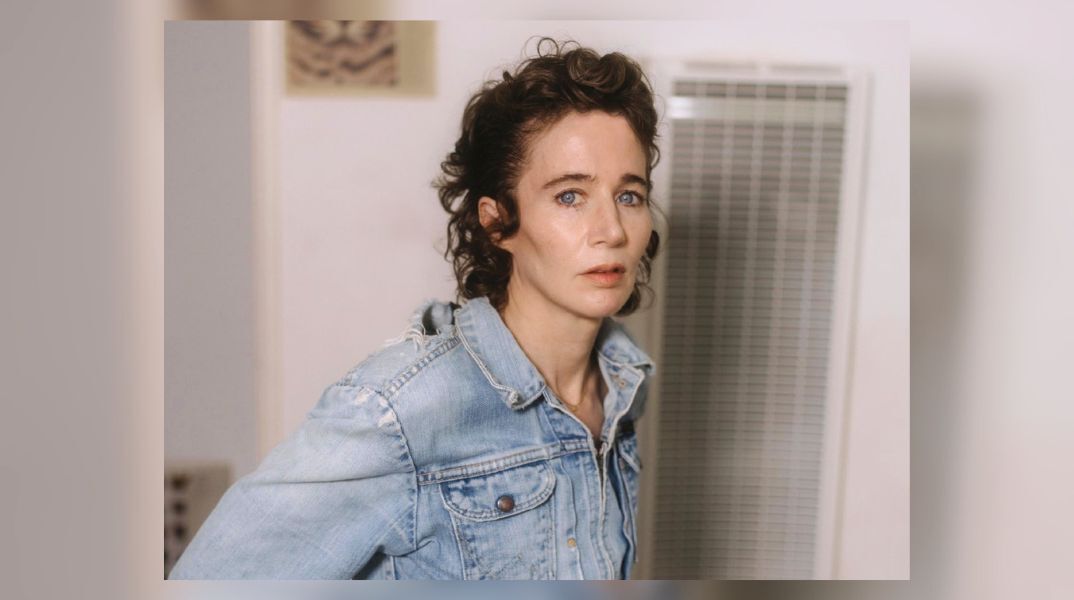Miranda July: Η πολυσχιδής Αμερικανίδα καλλιτέχνιδα που θα εμφανιστεί στη Στέγη Ιδρύματος Ωνάση