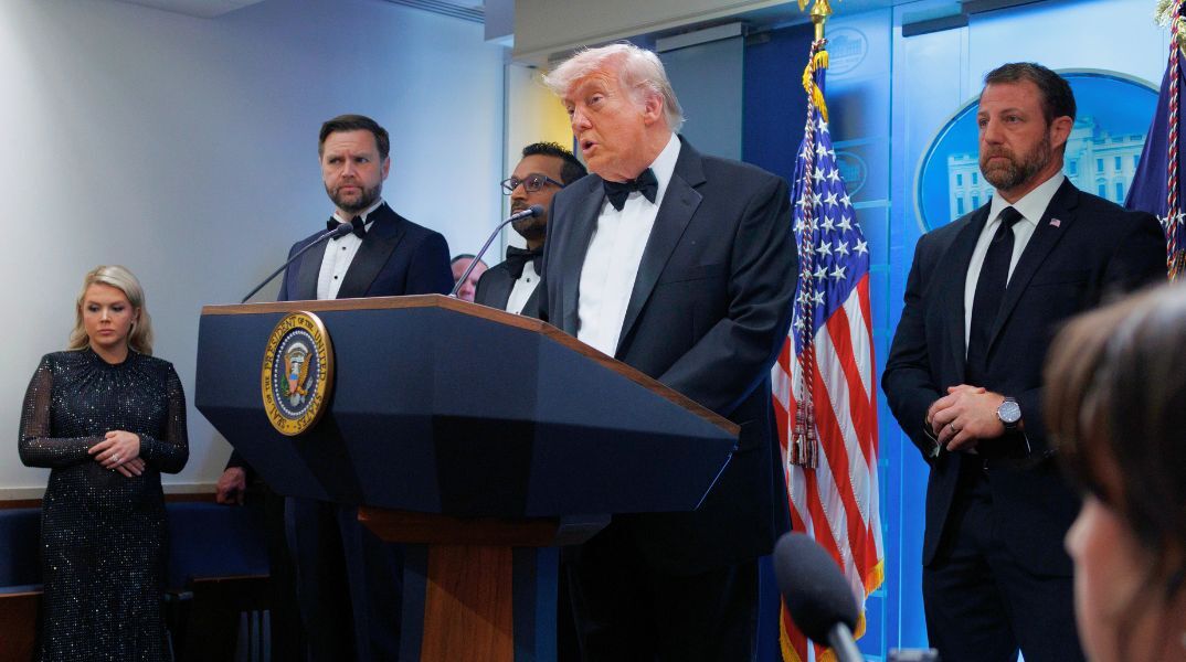 Ο Τραμπ δυσφημίζει τον Μητσοτάκη