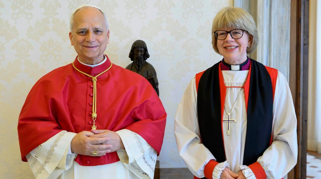 Ο Πάπας Λέων ΙΔ' συνάντησε την πρώτη γυναίκα Αρχιεπίσκοπο του Καντέρμπουρι, Σάρα Μάλαλι, σε μια κίνηση υψηλού συμβολισμού για την ενότητα των εκκλησιών.