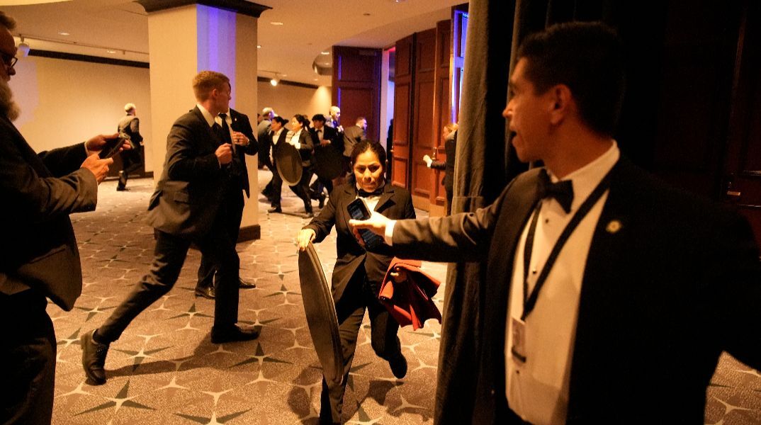 Πυροβολισμοί στο δείπνο των ανταποκριτών του Λευκού Οίκου: Όα γνωρίζουμε για τον Κόουλ Άλεν που άνοιξε πυρ