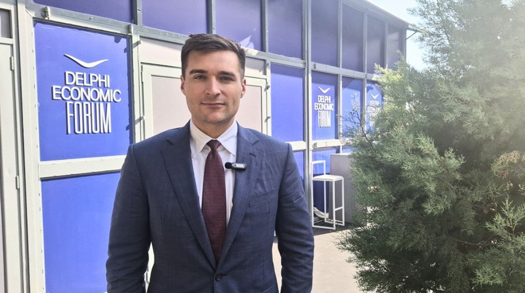 Άλεξ Μπρούζεβιτς: Ο στρατηγός των social media του Τραμπ ανοίγει τα χαρτιά του στην ATHENS VOICE