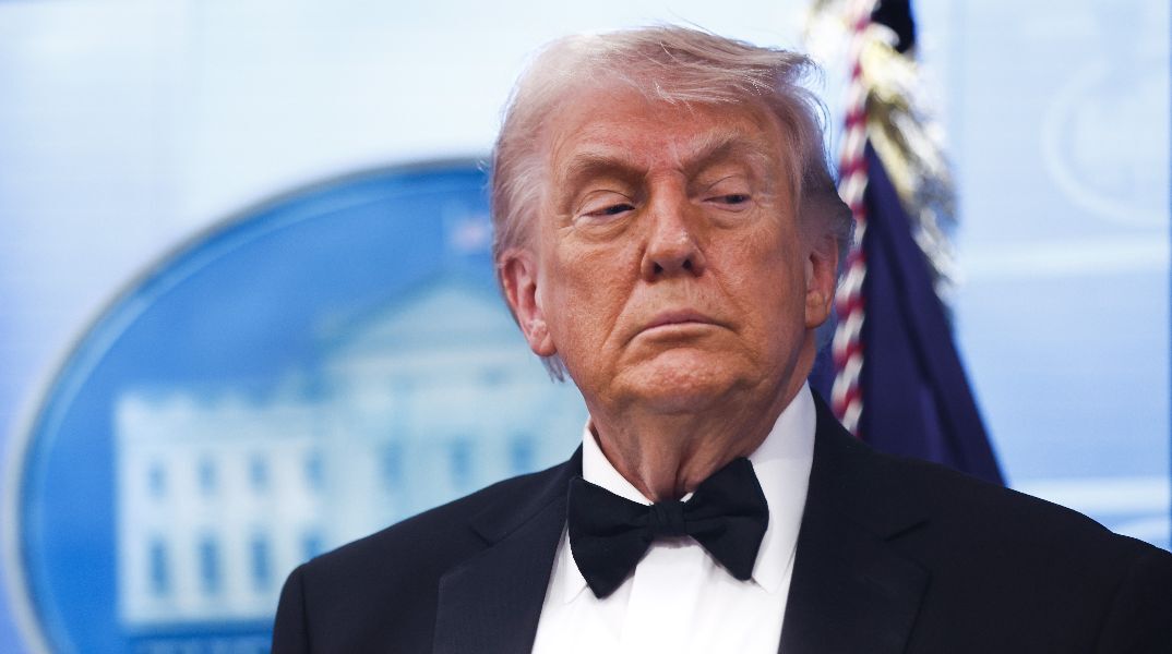 Τραμπ: Το Ιράν βρίσκεται σε κατάσταση κατάρρευσης, θέλουν να ανοίξουμε τα Στενά του Ορμούζ