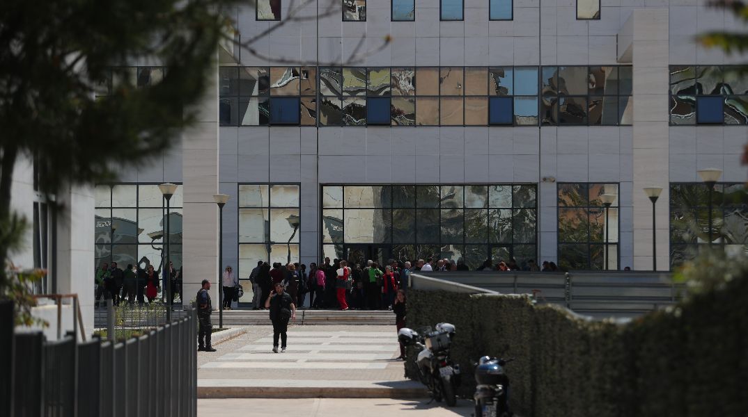 Πυροβολισμοί σε ΕΦΚΑ και Εφετείο: Τα κενά ασφάλειας στα δικαστικά κτίρια 