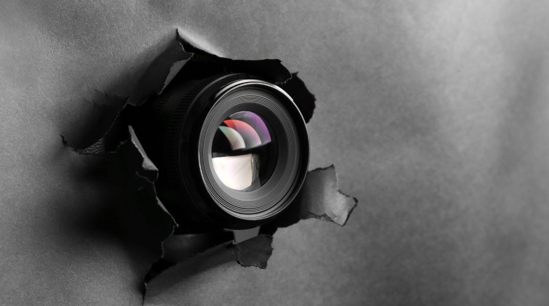 Υπό διαρκή επίθεση η ελευθερία του Τύπου στην ΕΕ, προειδοποιεί έκθεση - Αύξηση βίας, παρεμβάσεων και συγκέντρωσης ιδιοκτησίας στα ΜΜΕ 