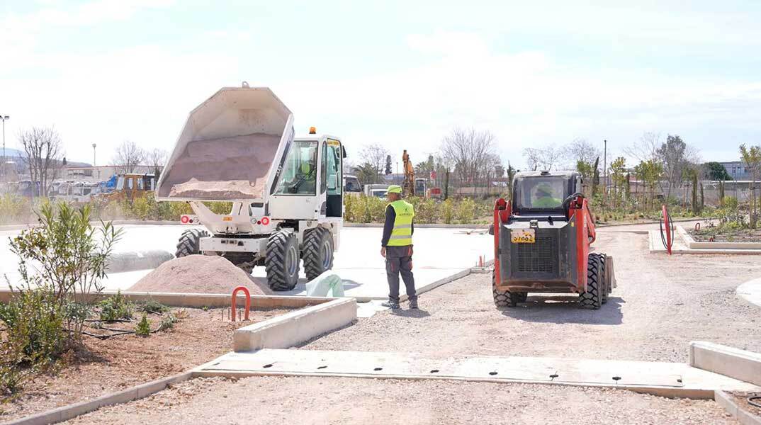 Με ταχείς ρυθμούς οι εργασίες στο πάρκο Ελαιώνα