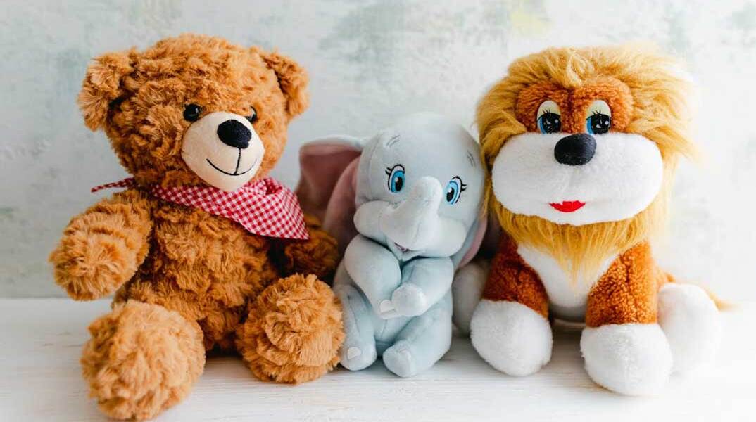 Λούτρινα παιχνίδια σε παιδικό δωμάτιο