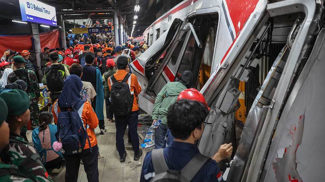 Φονική σύγκρουση τρένων στην Ινδονησία