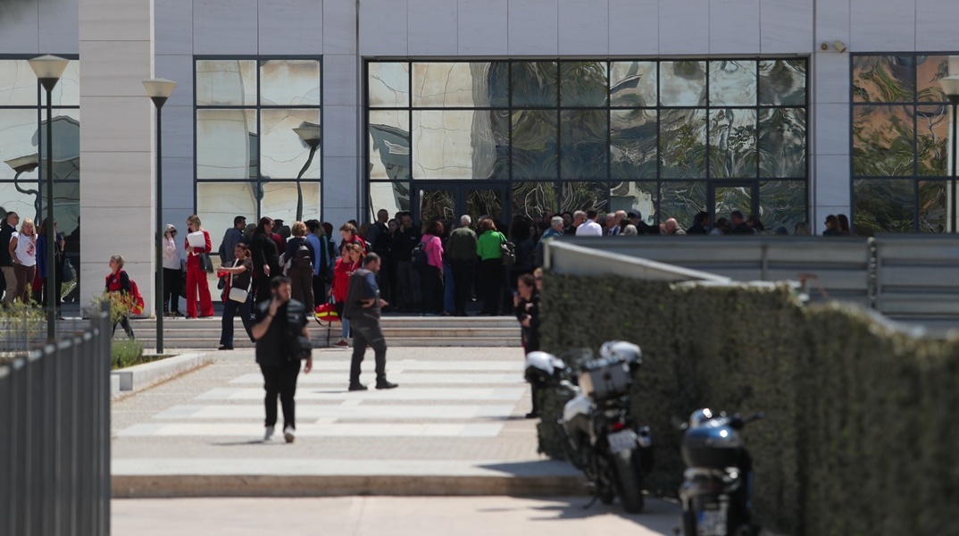 «Εδώ τα λέω όλα»: Ο 89χρονος μετά τους πυροβολισμούς άφησε φακέλλους στο Ειρηνοδικείο