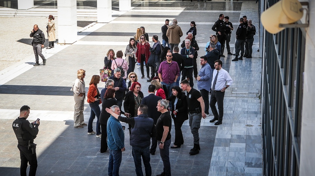 Πυροβολισμοί στη Λουκάρεως: «Δεν υπάρχει έλεγχος μετάλλων, ούτε αστυνομία υπήρχε εκείνη την ώρα»