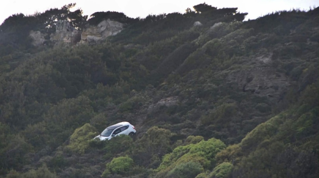 Αυτοκίνητο σε χαράδρα στη Ρόδο