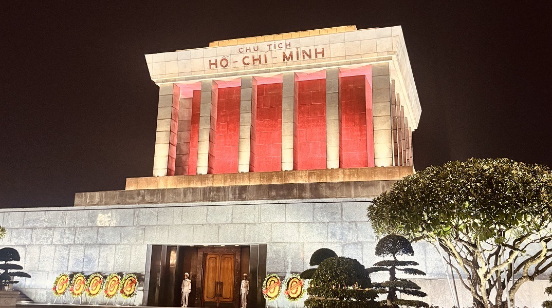 Συζητώντας με τέσσερις Σλοβένους στο Βιετνάμ για τον σοσιαλισμό