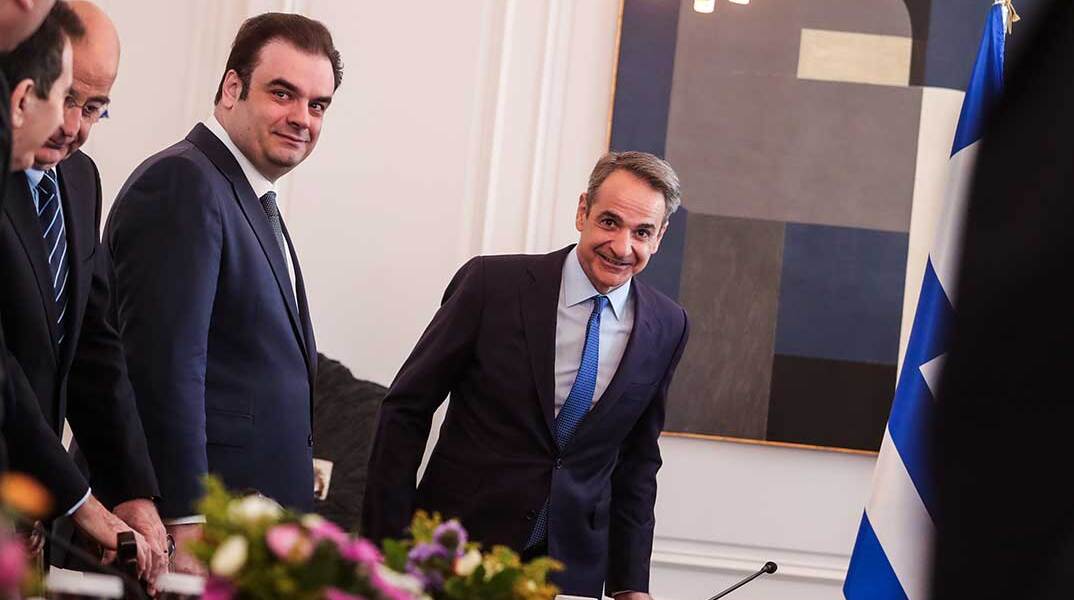 Κυριάκος Μητσοτάκης και Κυριάκος Πιερρακάκης στο Υπουργικό Συμβούλιο στο Μέγαρο Μαξίμου