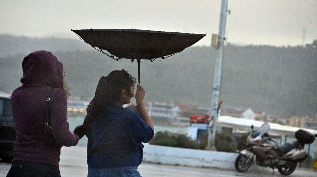 Πρωτομαγιά 2026: Βροχές, κρύο και θυελλώδεις άνεμοι - Οι 8 περιοχές που θα βρεθούν στο επίκεντρο