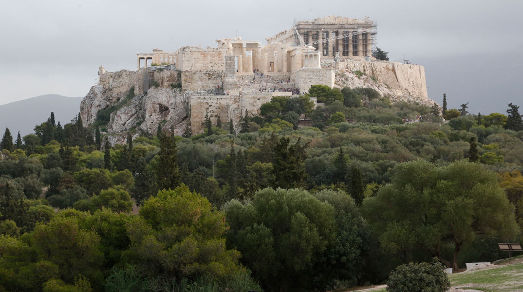 Το πλάτωμα του τηλεσκοπίου Δωρίδη στον αρχαιολογικό χώρο των Δυτικών Λόφων, κοντά στο αστεροσκοπείο Αθηνών