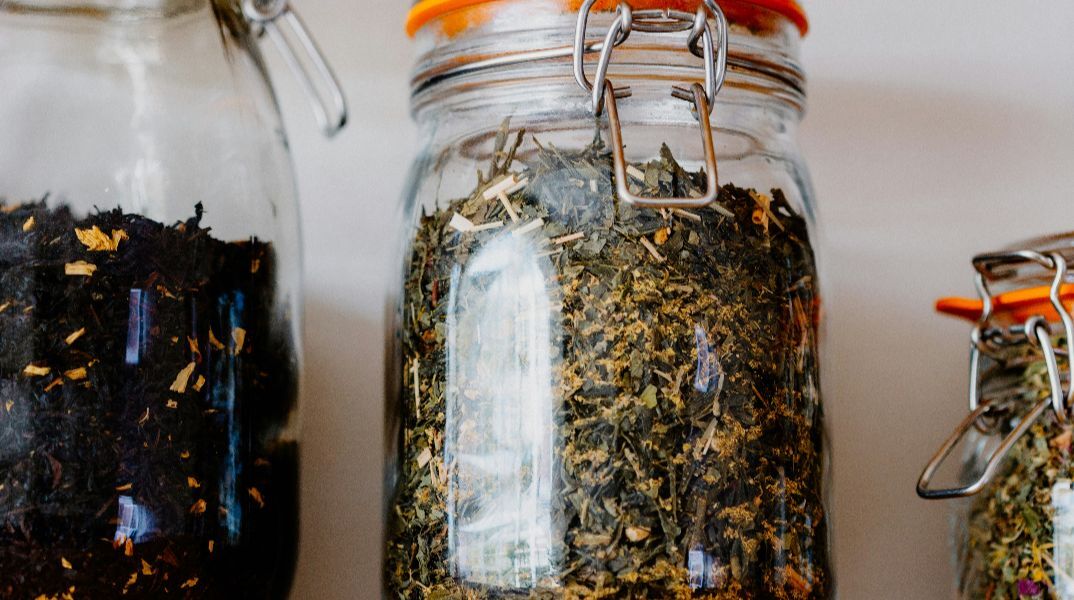 Ο ΕΦΕΤ ανακαλεί παρτίδες αποξηραμένου βοτάνου - Εντοπίστηκε σαλμονέλα