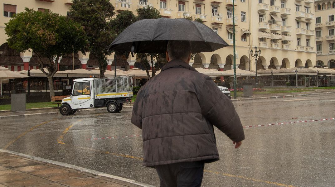 Καιρός: Μέχρι τους 25°C η θερμοκρασία την Πέμπτη - Πού θα βρέχει από το μεσημέρι
