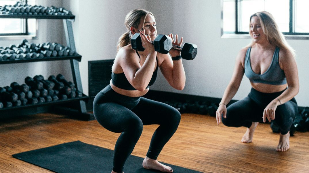 Είναι τελικά πιο δύσκολο για τις γυναίκες να αυξήσουν τη μυϊκή τους μάζα;