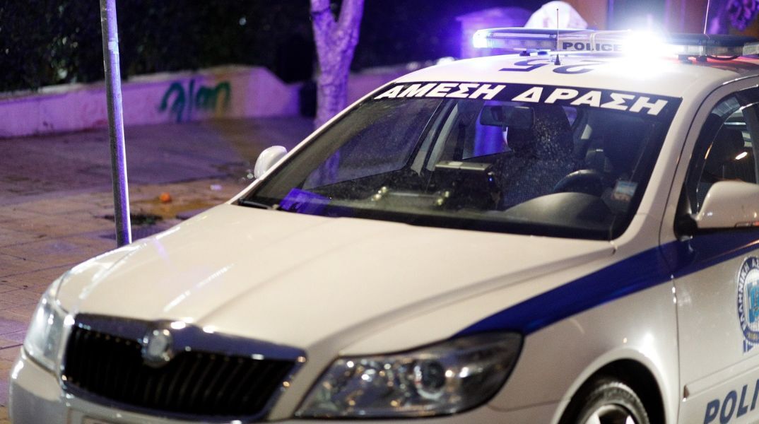 Εξαρθρώθηκε σπείρα που διέπραττε διαρρήξεις σε πολυτελείς κατοικίες στα νότια προάστια - Ταυτοποιήθηκαν 8 κλοπές σε Άλιμο, Γλυφάδα, Βούλα και Βάρκιζα.