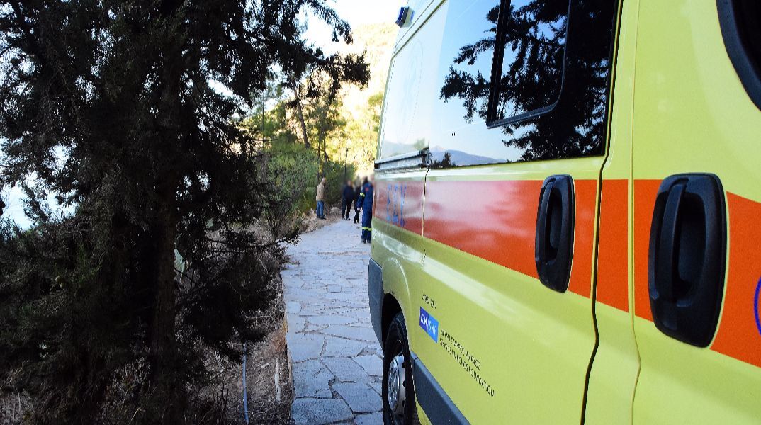 Πάρος: Αυτοκίνητο παρέσυρε ανήλικη, μεταφέρθηκε με ελικόπτερο στην Αθήνα