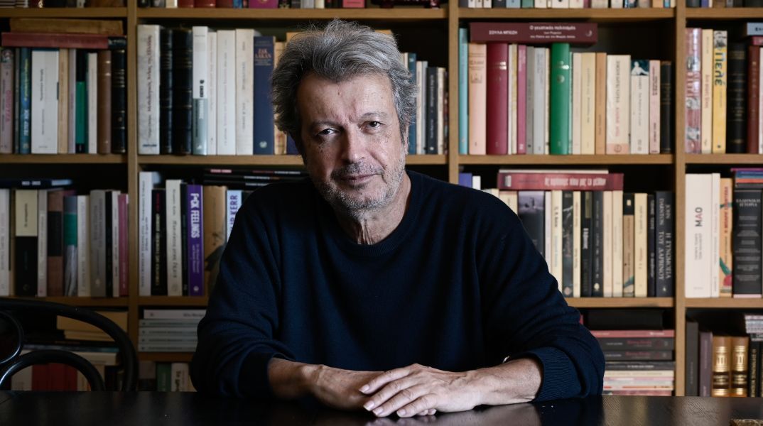 Ο Πέτρος Τατσόπουλος ενημερώνει για τη μήνυση της Ραχήλ Μακρή το 2021 και τις συνεχείς αναβολές της δίκης © Eurokinissi/Μιχάλης Καραγιάννης