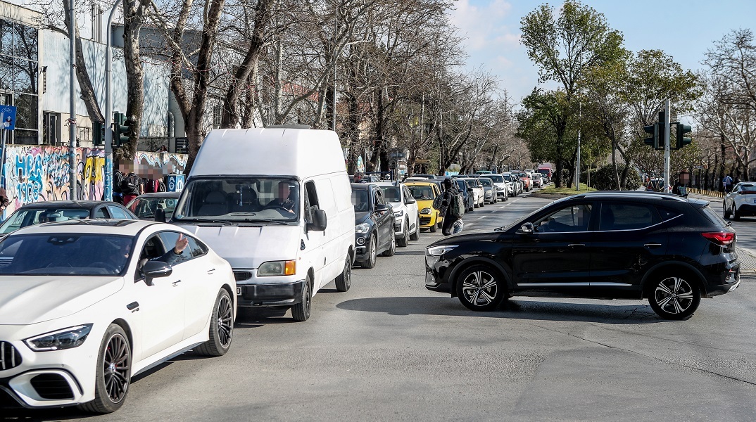 Ο Υπουργός Προστασίας συμβουλεύει: Δεν χρειάζεται να τηρείτε τα όρια ταχύτητας 