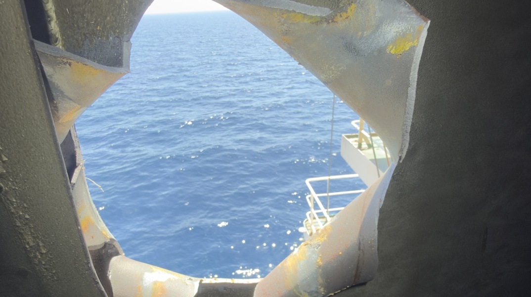 «Θρίλερ» για τους ναυτικούς σε bulk carrier στον Κόλπο του Άντεν - Drone με πυρομαχικό 50 κιλών εξουδετερώθηκε εν πλω
