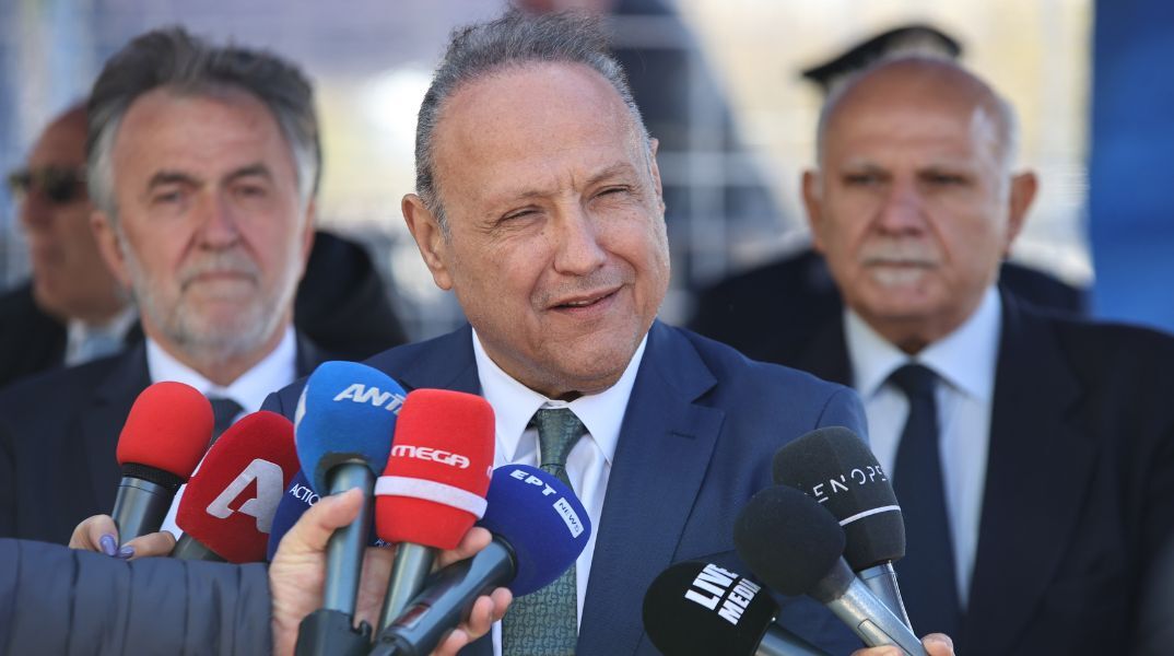 Θεσσαλονίκη: Σύσκεψη Αγγελούδη με φορείς για τις πτήσεις στο αεροδρόμιο Μακεδονία - Φόβοι για μείωση δρομολογίων από τη Ryanair και επιπτώσεις στον τουρισμό.