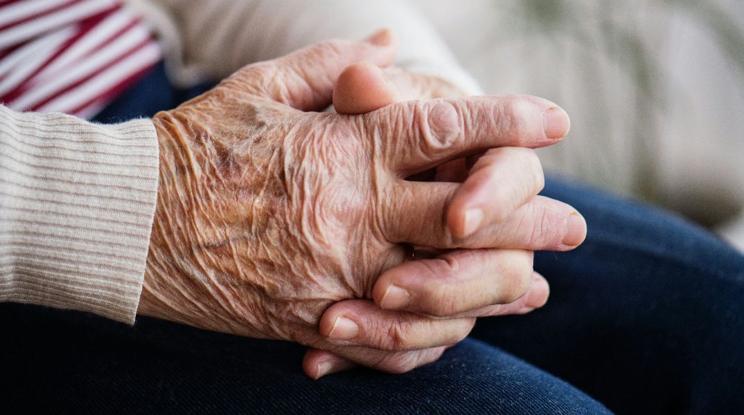 Οικοτροφείο ψυχοκοινωνικής αποκατάστασης: Άρπαζαν συντάξεις, επιδόματα και κακοποποιούσαν ασθενείς