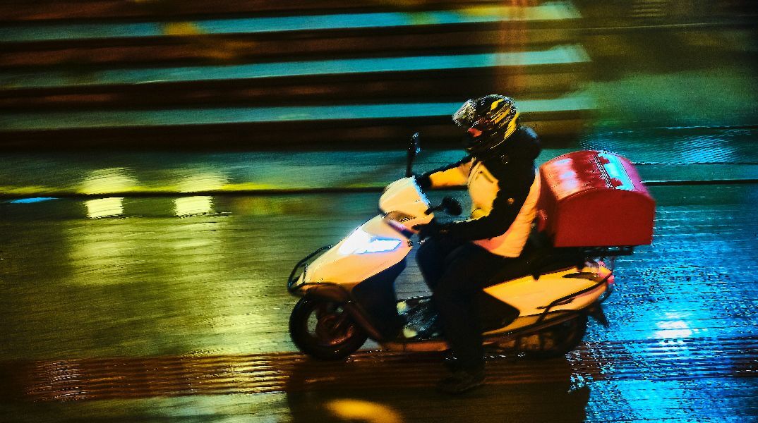 Κηφισιά: «Της πέταξε πέτρα στο πρόσωπο από απόσταση 1 μέτρου» -  Νέα μαρτυρία για τον ντελιβερά 