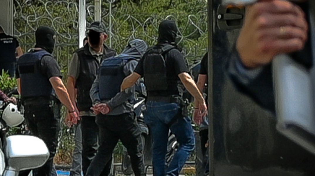 Greek Mafia: Δίωξη για 9 κακουργήματα και 6 πλημμελήματα στους συλληφθέντες για τη δολοφονία Μοσχούρη