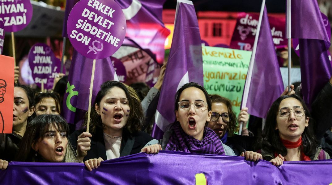 Τουρκία: Σοκαριστικά στοιχεία για τη βία κατά γυναικών - 133 γυναικοκτονίες το πρώτο τετράμηνο του 2026 - Η πλειονότητα των εγκλημάτων διαπράττεται εντός οικίας