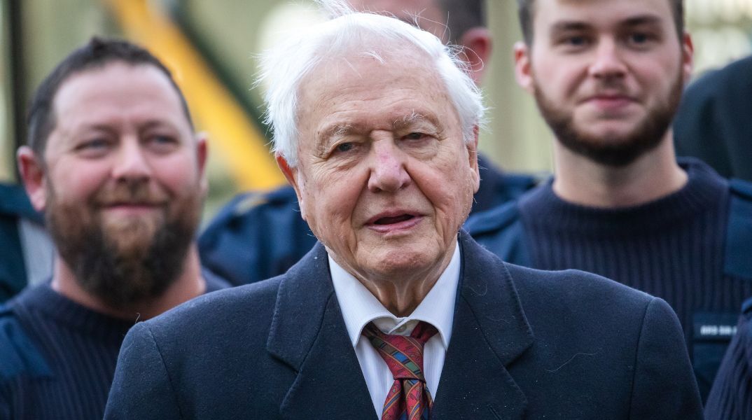 Ο Ντέιβιντ Ατένμπορο κλείνει σήμερα τα 100 του χρόνια και μοιράζεται το μυστικό της μακροζωίας του: Η σχεδόν χορτοφαγική δίαιτά του.