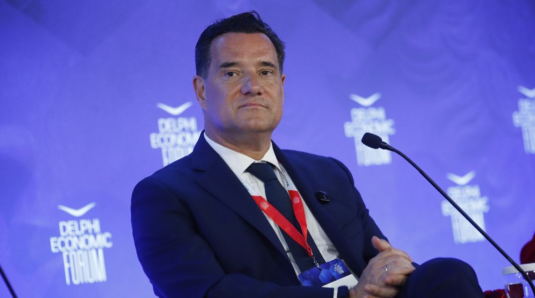 Γεωργιάδης: Υπάρχουν υπουργοί που είναι σε αεροπλάνο και γυρνάνε το σύμπαν