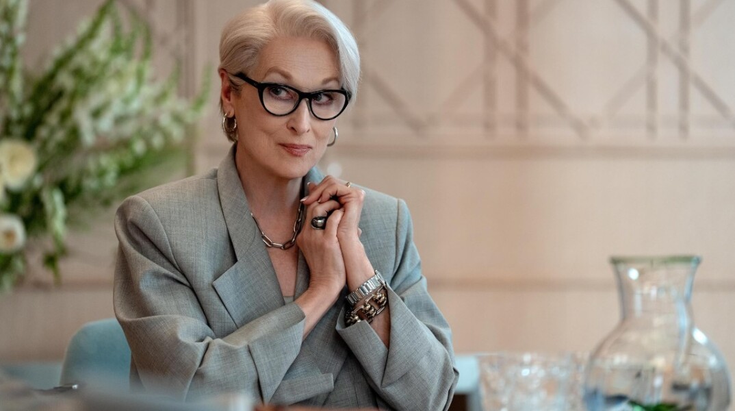 Η Μέριλ Στριπ επέβαλε το iconic look: Το σακάκι που το στούντιο ήθελε να «κόψει» από το «Ο Διάβολος Φοράει Prada 2»