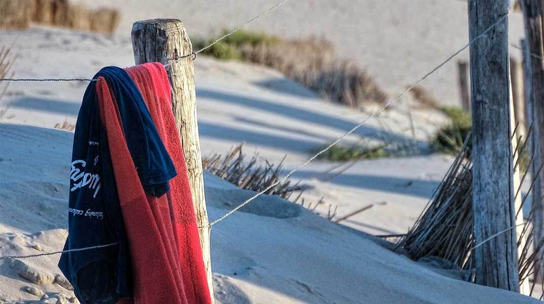 Πετσέτα θαλάσσης σε παραλία