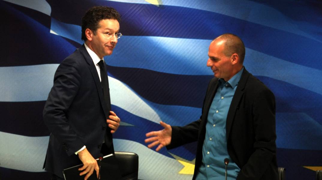 Γιάνης Βαρουφάκης και Γερούν Ντάισελμπλουμ το 2015 © EUROKINISSI /ΤΑΤΙΑΝΑ ΜΠΟΛΑΡΗ