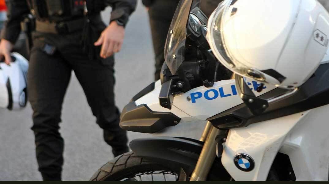 Πυροβολισμοί στην Καλλιθέα με θύμα μια γυναίκα σε μπαρ